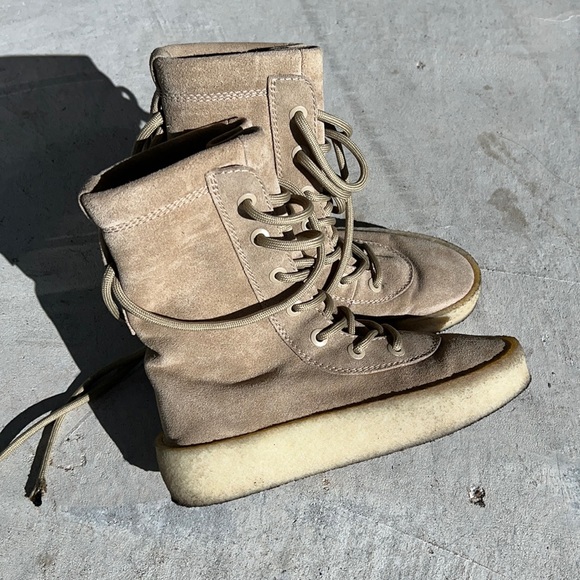YEEZY SZ 2 BOOTS - Picture 2 of 8
